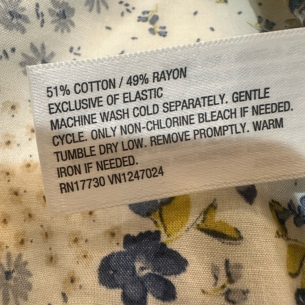 Future Collection Reese Blutstein Floral Top Size Large NWOT - Picture 7 of 10